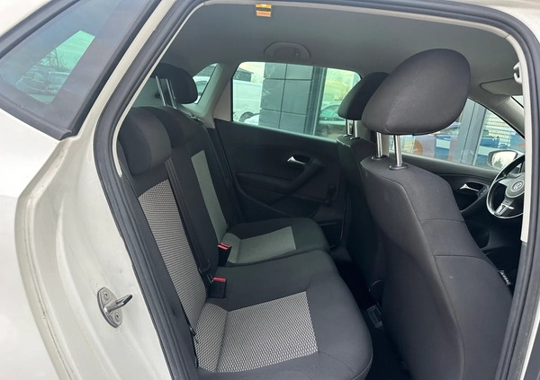 Volkswagen Polo cena 17900 przebieg: 279800, rok produkcji 2010 z Ząbki małe 56